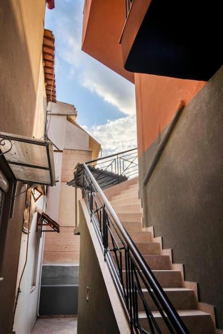 Family Home Next To City Hall Gazi エクステリア 写真